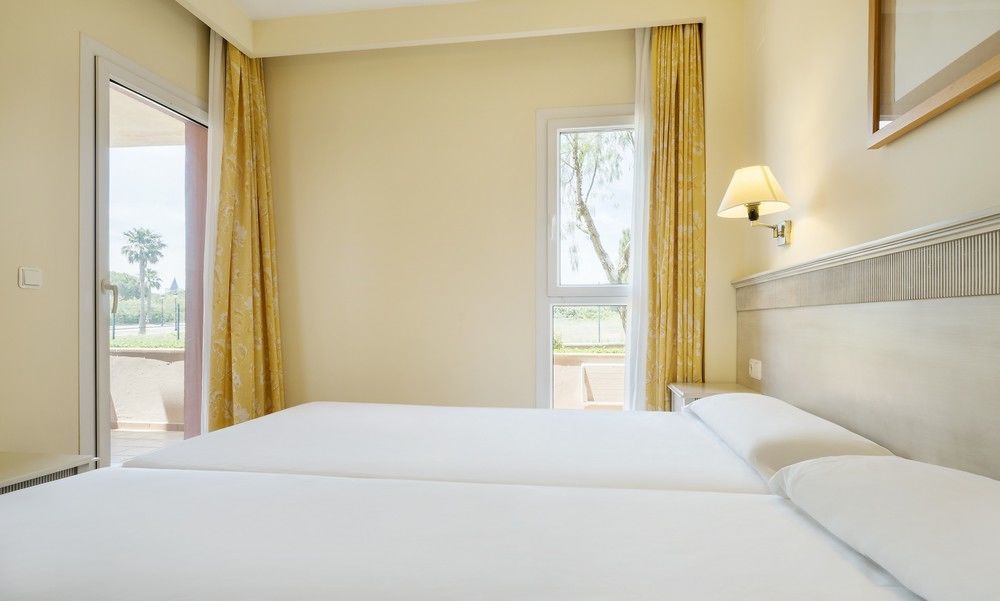 Aparthotel Ilunion Sancti Petri Novo Sancti Petri Ngoại thất bức ảnh